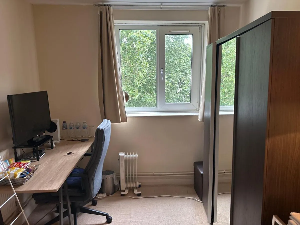 Cozy Room In Shared Home Near Canary Wharf Λονδίνο Δωμάτια σε οικογενειακή κατοικία